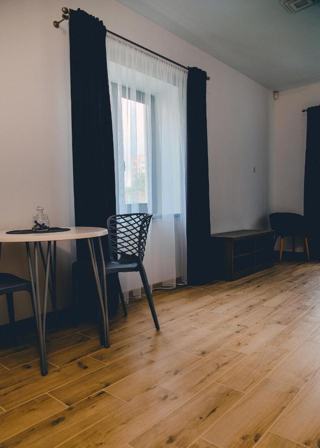 צ'רקסי Four Rooms Apartments מראה חיצוני תמונה